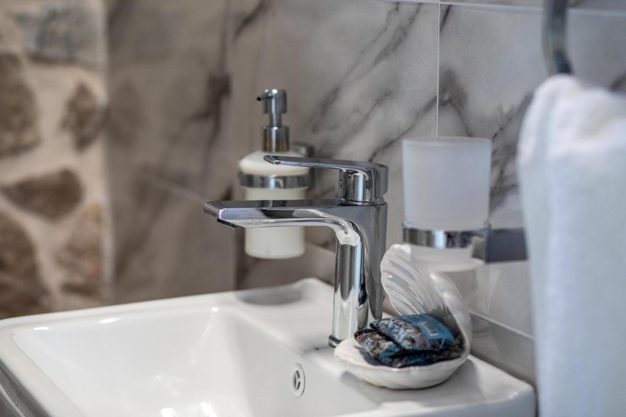 Adrian'S Luxury Apartments 1 Drepano  Екстериор снимка