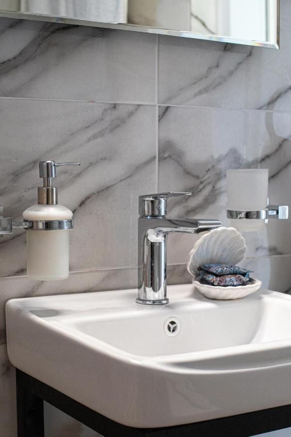 Adrian'S Luxury Apartments 1 Drepano  Екстериор снимка