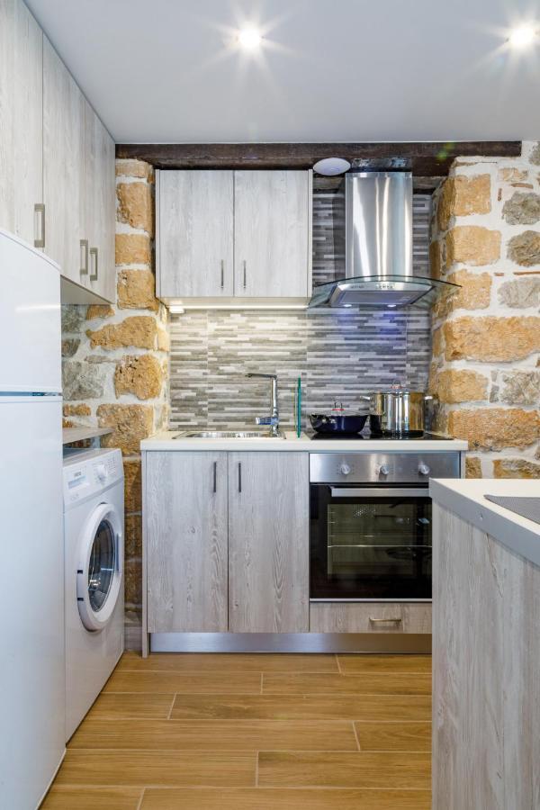 Adrian'S Luxury Apartments 1 Drepano  Екстериор снимка